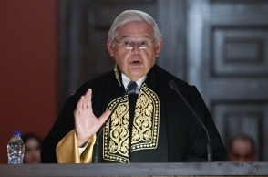 ΑΝΑΓΟΡΕΥΣΗ ΤΟΥ ΓΕΡΟΥΣΙΑΣΤΗ ROBERT MENENDEZ ΣΕ ΕΠΙΤΙΜΟ ΔΙΔΑΚΤΟΡΑ ΤΟΥ ΠΑΝΕΠΙΣΤΗΜΙΟΥ ΑΘΗΝΩΝ