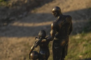 H Βανέσα Μπράιαντ θα δωρίσει την αποζημίωση από τη διαρροή φωτογραφιών