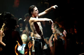 Τα VMAs «έκοψαν» τον Νταμιάνο Νταβίντ επειδή έδειξε τα οπίσθιά του