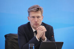 Αναδίπλωση Καραμανλή -Κύκλοι: 