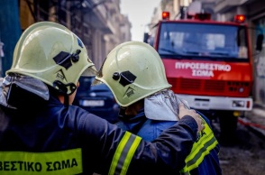 Φωτιά τώρα σε κατάστημα στην Αχαρνών