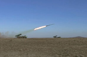 Ρωσικό όχημα εκτοξεύει πύραυλο στην Κριμαία