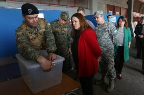 Στις κάλπες οι πολίτες της Χιλής για το προτεινόμενο νέο Σύνταγμα