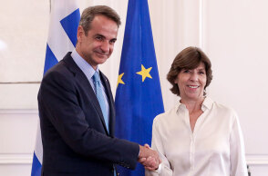 Ο Κυριάκος Μητσοτάκης με τη Γαλλίδα ΥΠΕΞ στο Μέγαρο Μαξίμου