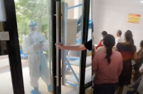 Κάτοικοι στην πόλη Τσενγκντού της Κίνας μπροστά σε κλειδωμένες πόρτες λόγω lockdown