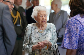 Δύσκολες ώρες για τη βασίλισσα Ελισάβετ