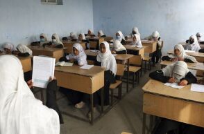 Αφγανιστάν: Οι μαθήτριες αψηψούν τον κίνδυνο και διαδηλώνουν εναντίον των Ταλιμπάν