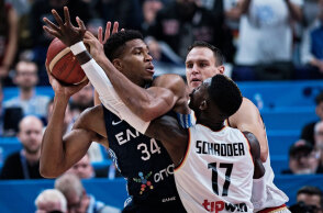 Στον αγώνα Ελλάδα - Γερμανία για τα προημιτελικά του Ευρωμπάσκετ 2022 οι Γερμανοί έκλεισαν καλά τον Γιάννη Αντετοκούνμπο