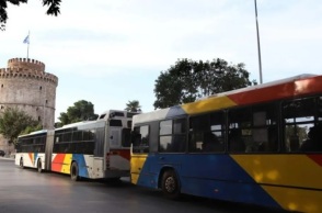 Άγριος τσακωμός ανάμεσα σε επιβάτη και οδηγό λεωφορείου για τη μάσκα