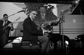 Ο Ράμσεϊ Λιούις επί σκηνής