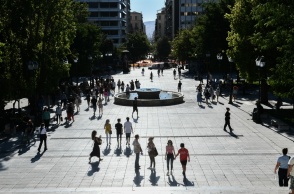 Πολίτες στην πλατεία Συντάγματος