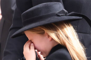 Κηδεία βασίλισσας Ελισάβετ: Η στιγμή που η 7χρονη πριγκίπισσα Σάρλοτ ξεσπά σε κλάματα 