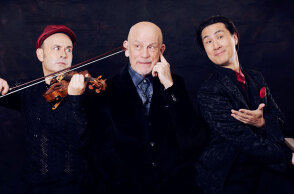 Aleksey Igudesman, Τζον Μάλκοβιτς και Hyung-ki Joo στο project «The Music Critic»