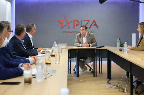 Ο Αλέξης Τσίπρας σε συνάντηση με εργαζομένους της ΔΕΗ