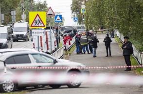 Μπλουζάκι με σβάστικα φορούσε ο ένοπλος που σκότωσε 13 ανθρώπους στη Ρωσία