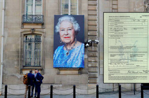 «Γηρατειά» η επίσημη αιτία θανάτου της βασίλισσας Ελισάβετ, σύμφωνα με το έγγραφο από το ληξιαρχείο της Σκωτίας