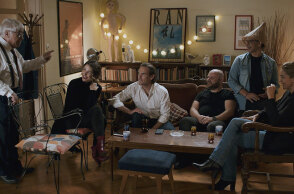 Σκηνή από τη σειρά «Αόρατοι» της Cosmote TV