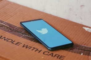 Οι χρήστες του Twitter μένουν περιχαρακωμένοι στις πολιτικές τους προτιμήσεις και ζητούν την πόλωση