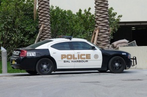 Φλόριντα: Πατέρας έβαλε ασπίδα το 1 έτους παιδί του για να μην συλληφθεί πριν τον χτυπήσουν με taser - Δείτε βίντεο