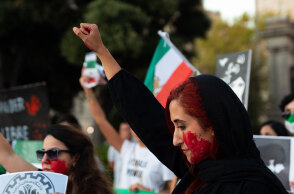 Παράσταση διαμαρτυρίας στο Ιράν για τον θάνατο της Μάχσα Αμινί