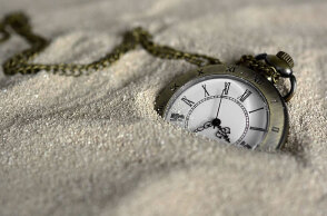 Η ώρα αλλάζει και φέτος σε χειμερινή, προανήγγειλε ο Κώστας Σκρέκας σε ερώτηση για την αλλαγή ώρας 2022