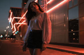 Ένα κορίτσι. 