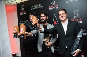 O Κώστας Ματιάτος, ο Έλληνας νικητής του elit Martini Masters με τους δύο finalist, Αλέξανδρο Φίνο & Αντώνη Τσακνάκη 