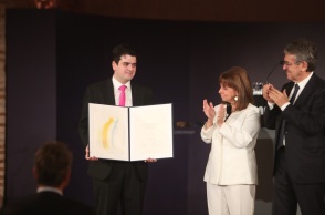 Θεσσαλονίκη: Το βραβείο "Αυτοκράτειρα Θεοφανώ" στον μεγάλο πιανίστα και μαέστρο, Ντάνιελ Μπάρενμπόιμ, από την Πρόεδρο της Δημοκρατίας	