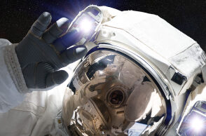 «Από άλλο πλανήτη»: Της είπε πως είναι αστροναύτης και χρειάζεται λεφτά για να έρθει με τον πύραυλο, να την παντρευτεί