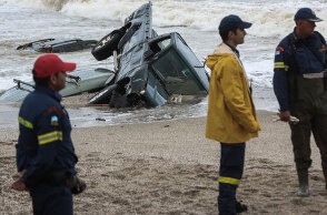 Αυτοκίνητο στην Αγία Πελαγία Κρήτης έχει παρασυρθεί στη θάλασσα