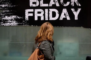 Πόσα λεφτά θα ξοδέψουν και πού θα στραφούν οι καταναλωτές στη φετινή Black Friday