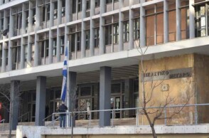 Θεσσαλονίκη: Δικαστήριο αποφυλάκισε νεαρό κρατούμενο υπό τον όρο να πάει σχολείο	
