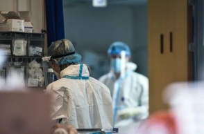 Καπραβέλος: Αύξηση σε νοσηλείες και μολύνσεις λόγω κορωνοϊού