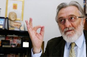 «Με θλίψη αλλά και κατάπληξη διαβάσαμε οτι τον ρόλο του Αλέξανδρου Υψηλάντη, θα υποδυθεί ο Γιώργος Ντάνος Αγγελόπουλος»