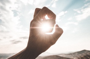 Δορυφόρος της NASA έπιασε τον Ήλιο να «χαμογελάει»