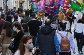 Πολίτες στο κέντρο της Αθήνας