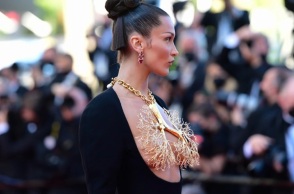 Η Μπέλα Χαντίντ «προσπαθεί» να χορέψει συρτάκι στο Κατάρ