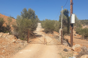 H κτηνοτροφική μονάδα της οικογένειας στη Μάνδρα Αττικής