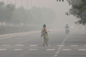 «Ορατότης μηδέν» στο Νέο Δελχί από την ατμοσφαιρική ρύπανση στην πρωτεύουσα της Ινδίας