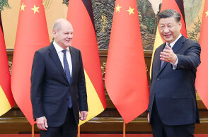 Όλαφ Σολτς και Σι Τζινπίνγκ σε συνάντησή τους στο Πεκίνο