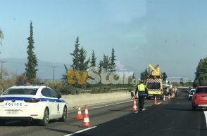 Νεκρή ανασύρθηκε μία γυναίκα όταν το αυτοκίνητο που οδηγούσε αναποδογύρισε στην Αθηνών – Λαμίας