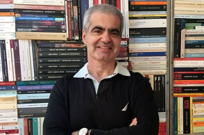 Ο Βασίλης Παπαθεοδώρου είναι ο συγγραφέας που συνελήφθη για παιδική πορνογραφία