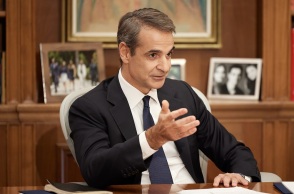 ΣΥΝΕΝΤΕΥΞΗ ΤΟΥ ΠΡΩΘΥΠΟΥΡΓΟΥ ΚΥΡΙΑΚΟΥ ΜΗΤΣΟΤΑΚΗ ΣΤΟΝ ΝΙΚΟ ΧΑΤΖΗΝΙΚΟΛΑΟΥ (ΔΗΜΗΤΡΗΣ ΠΑΠΑΜΗΤΣΟΣ/ΓΡΑΦΕΙΟ ΤΥΠΟΥ ΠΡΩΘΥΠΟΥΡΓΟΥ/EUROKINISSI)