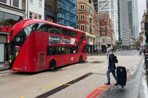Διαφήμιση για τη Θεσσαλονίκη σε κόκκινο λεωφορείο του Λονδίνου