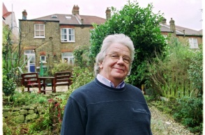 Πέθανε σε ηλικία 73 ετών ο Βρετανός ηθοποιός Τομ Όουεν