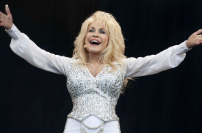 Η Ντόλι Πάρτον επί σκηνής