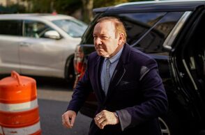 Κέβιν Σπέισι: Κατηγορίες για άλλα επτά σεξουαλικά αδικήματα