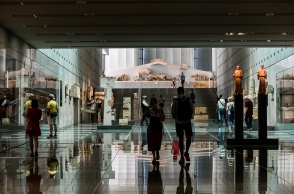 Επισκέπτες στο Μουσείο της Ακρόπολης