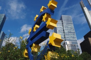 H EKT περιορίζει την ρευστότητα στις τράπεζες