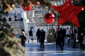 Έξι στους δέκα καταναλωτές θα ξοδέψουν τα ίδια ή περισσότερα χρήματα τα Χριστούγεννα